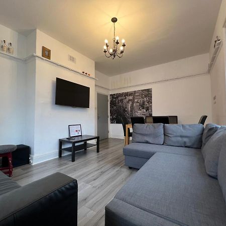 Peaky Blinders Apartment 5 Min Walk To Blackpool Tower Sleeps Up To 14 外观 照片