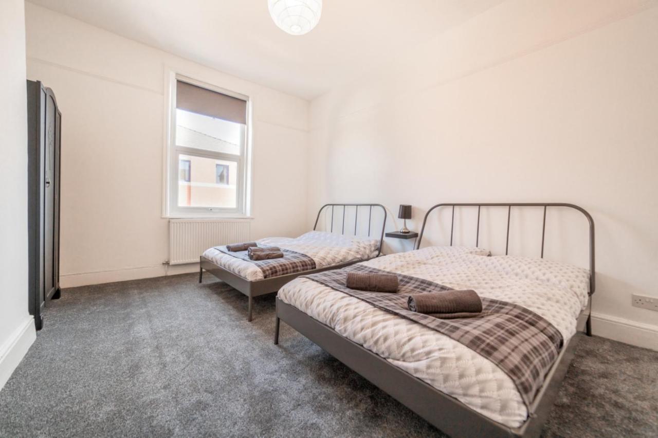 Peaky Blinders Apartment 5 Min Walk To Blackpool Tower Sleeps Up To 14 外观 照片