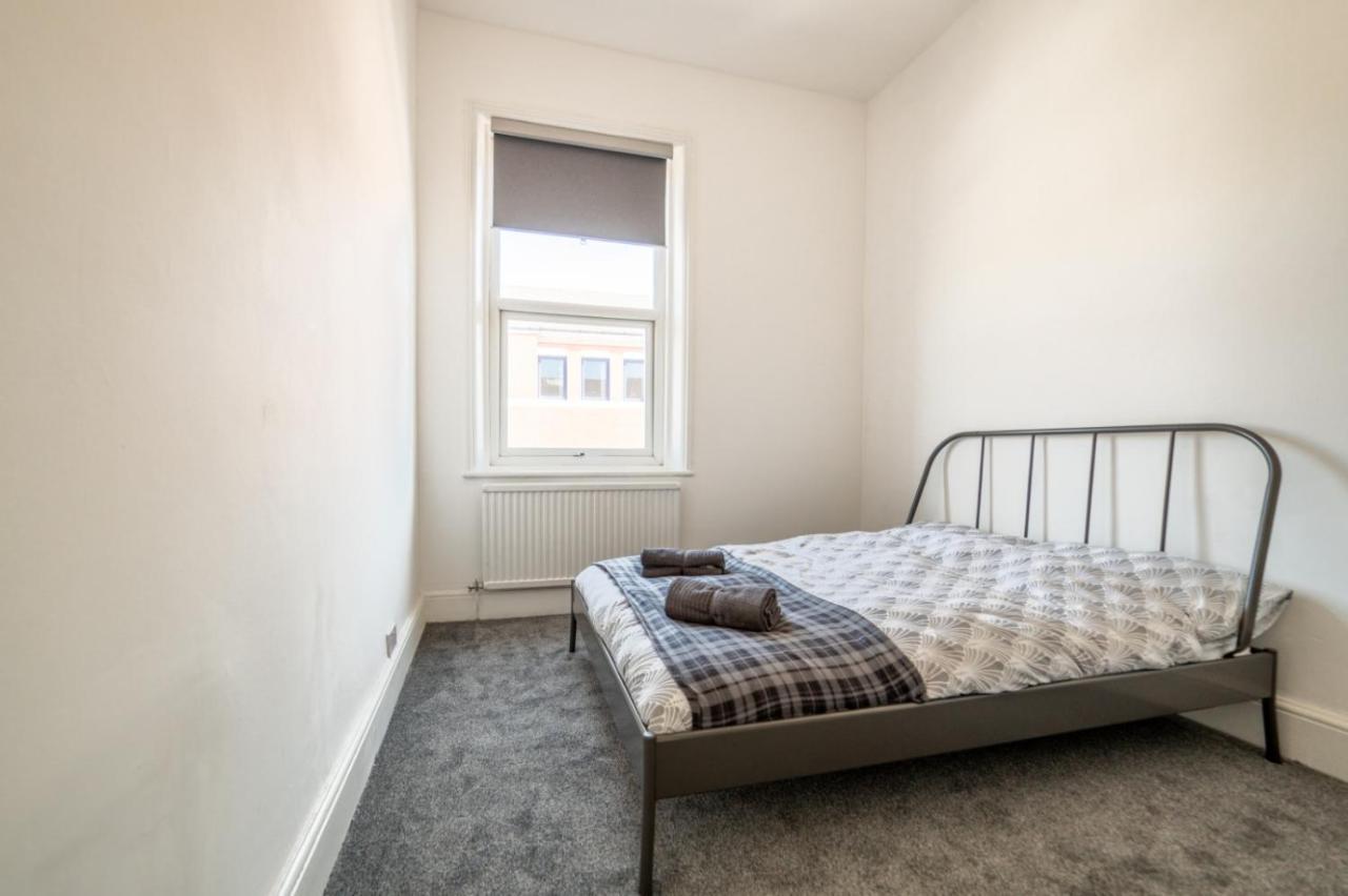 Peaky Blinders Apartment 5 Min Walk To Blackpool Tower Sleeps Up To 14 外观 照片