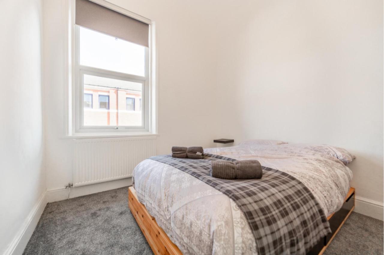 Peaky Blinders Apartment 5 Min Walk To Blackpool Tower Sleeps Up To 14 外观 照片