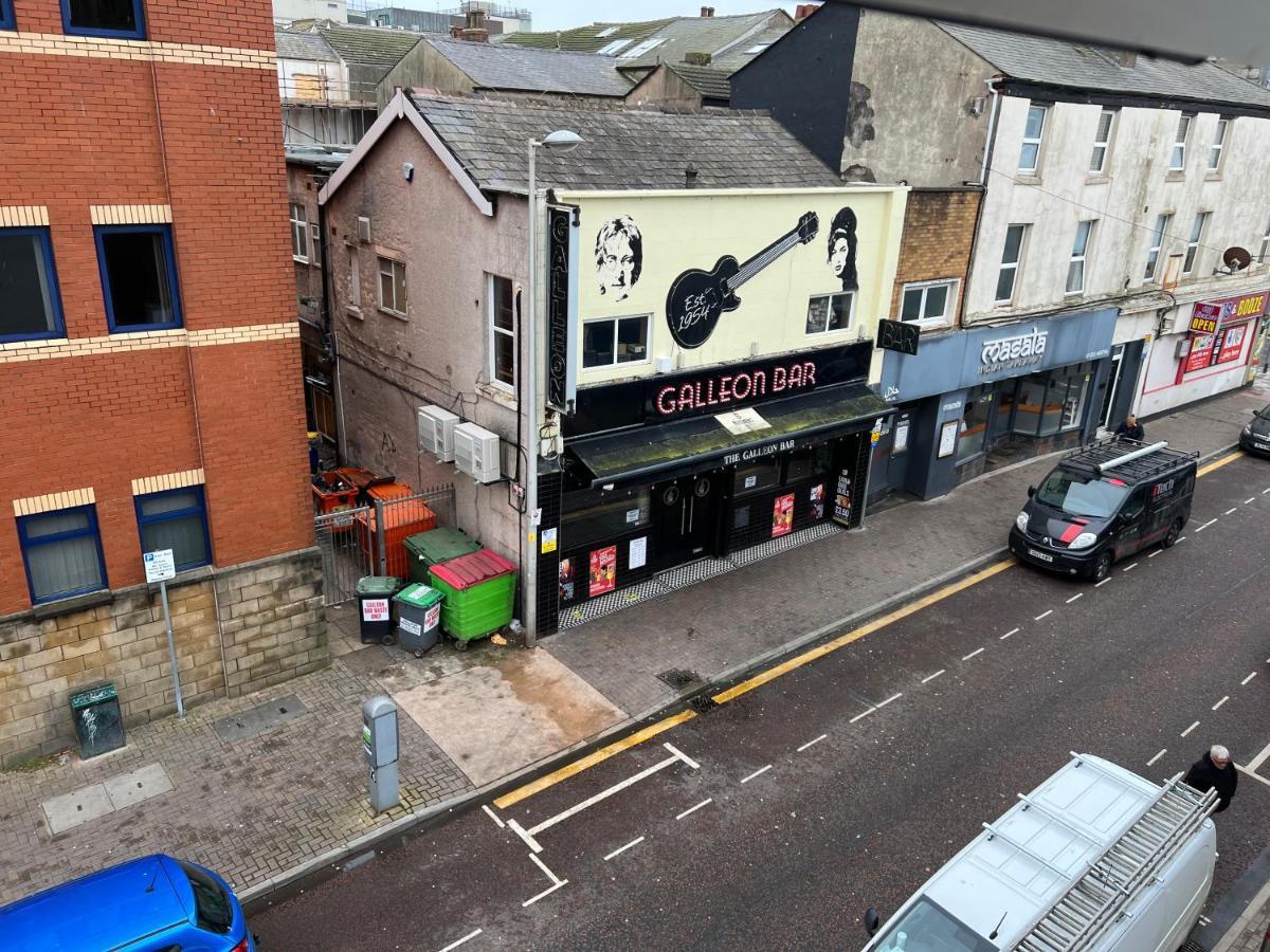 Peaky Blinders Apartment 5 Min Walk To Blackpool Tower Sleeps Up To 14 外观 照片